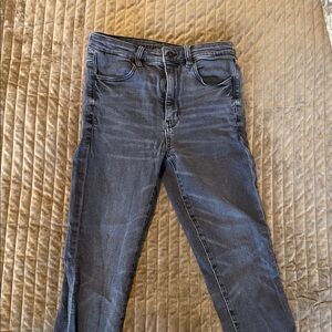 American eagle black in color super stretch size 6 jeans (women’s)